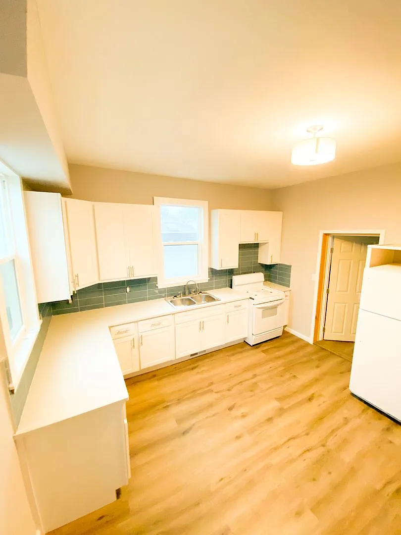 3 Bed 1bath. Complete Remodel!! — Photo 2