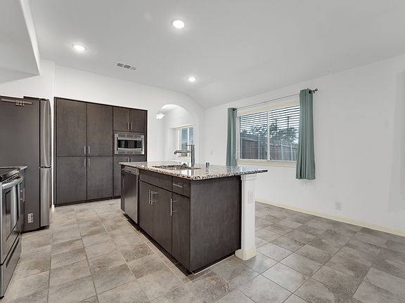 4th image of 755 Revere Ln