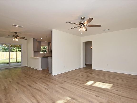 4th image of 1334 Westlawn Dr