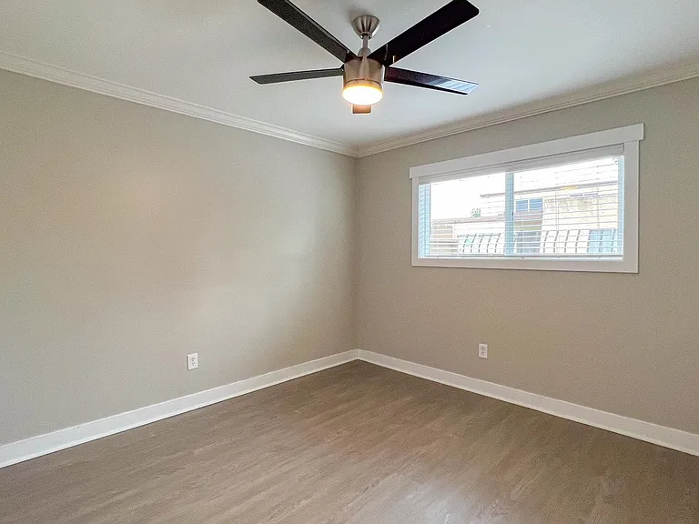 Emerald Ave Apartments — Photo 23
