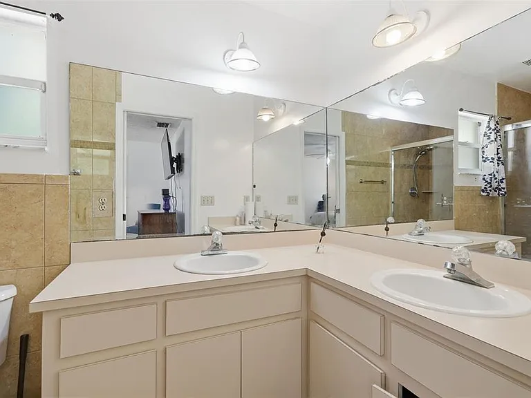 1011 Winifred Way — Photo 22