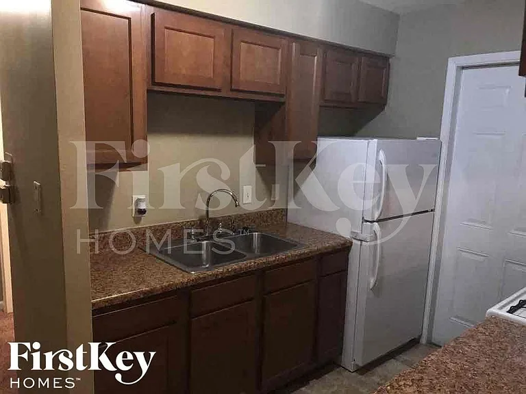 1494 Clovernoll Dr — Photo 8