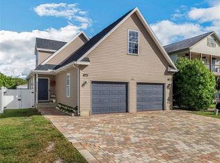 373 Leawood Cir, Naples, FL 34104