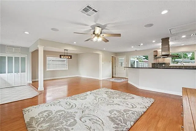 3 bed, 2.0 bath, 1500 sqft, $2,650 — Photo 4