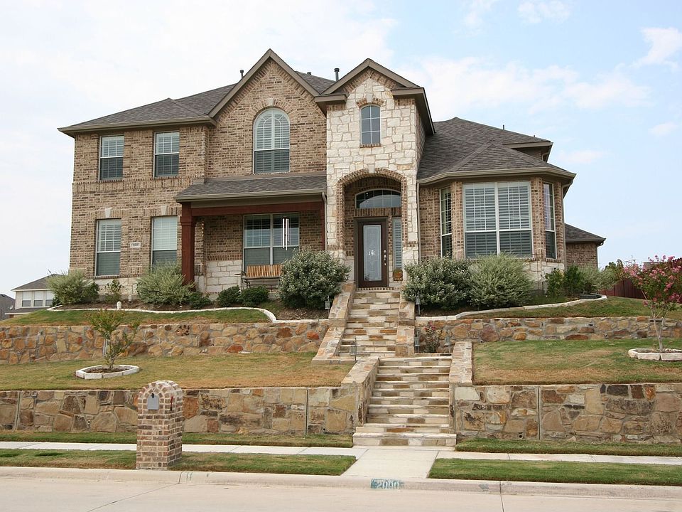 2000 Lake Forest Dr