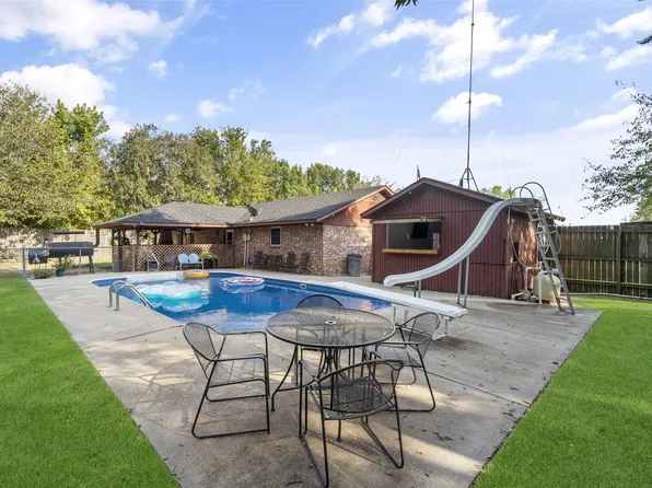 304 E Thomas St, Leonard, TX 75452