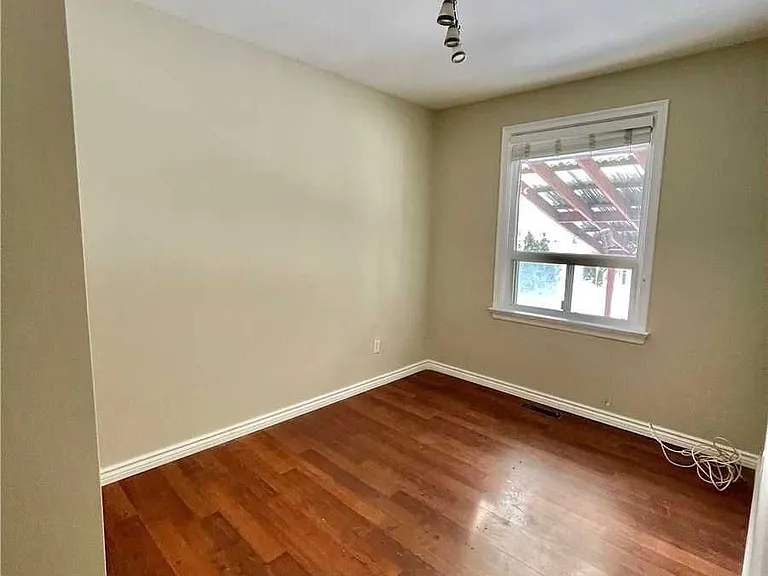 25 Edgemont Dr #UPPER — Photo 6