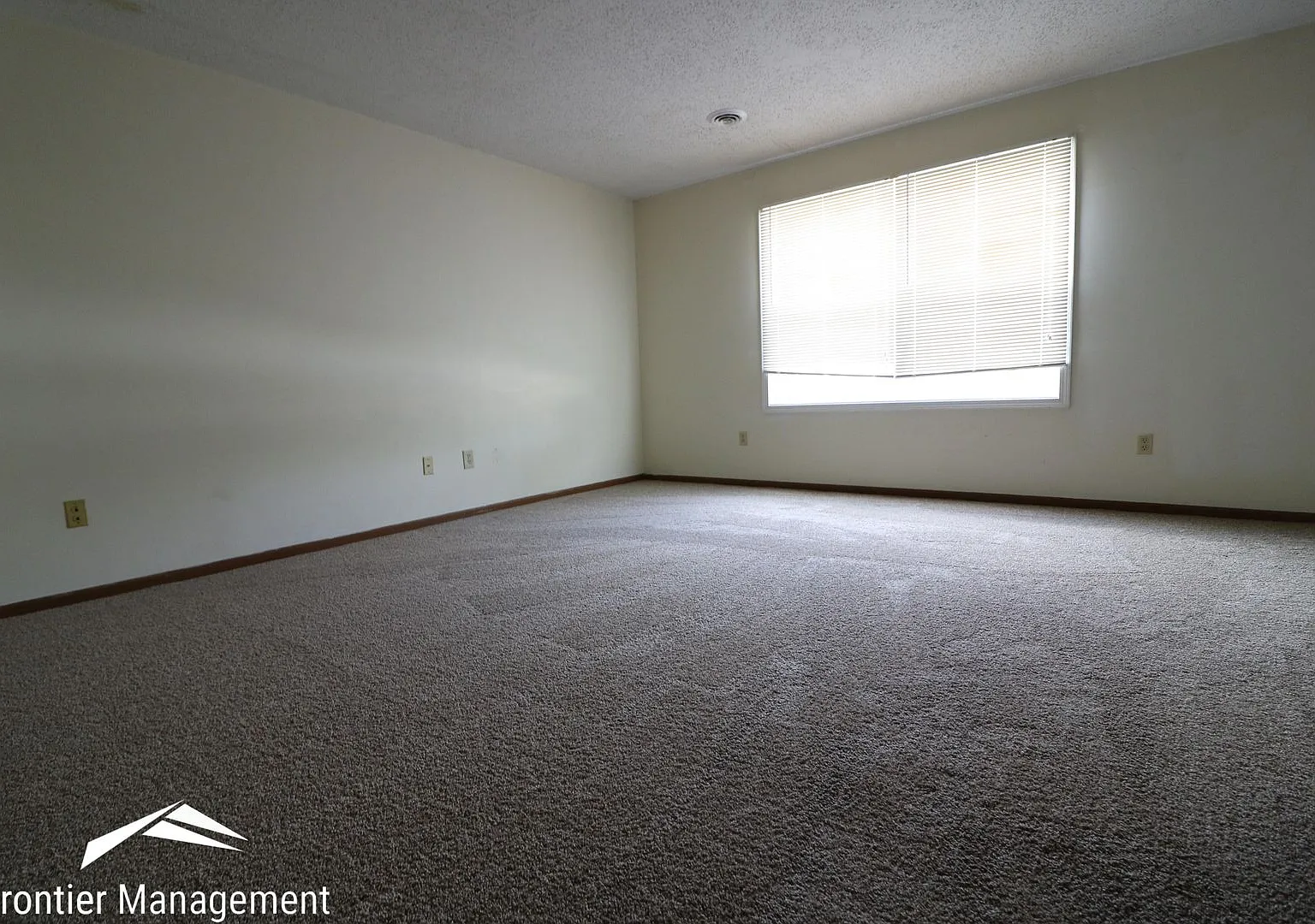 Spacious Brick Condo in a Great Location! — Photo 4