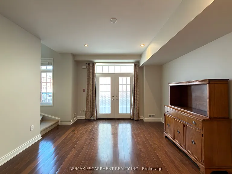 2085 Pine St — Photo 14