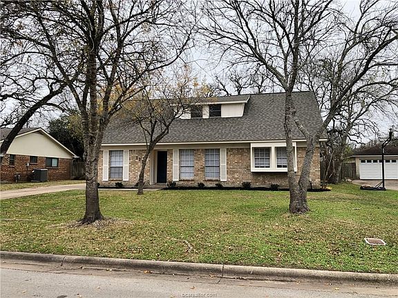 2nd image of 1216 Merry Oaks Dr