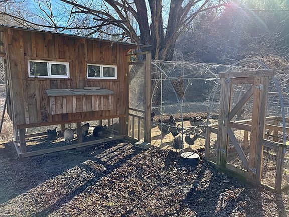 4th image of 7880 Elk Creek Pkwy
