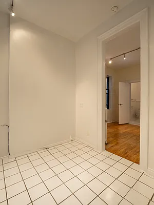 Rented by City Connections Realty | media 17