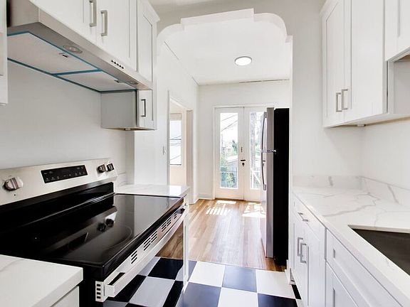 4th image of 3719 Emerson St APT 5