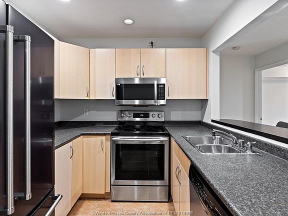 2nd image of 3000 Sandwich St E #413