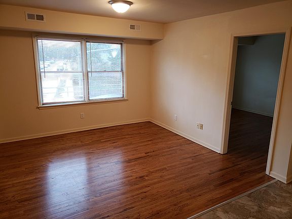 4th image of 206 S Main St APT A