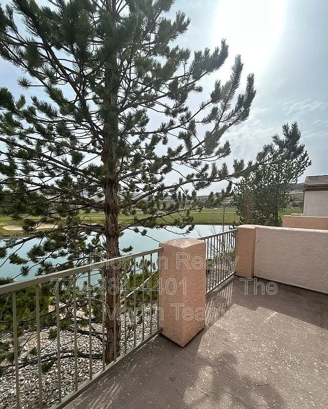 3 bed, 2.0 bath, 1330 sqft, $1,895 — Photo 4