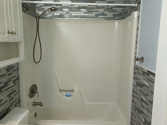 3rd image of 8 Chapel Hill Dr APT 11
