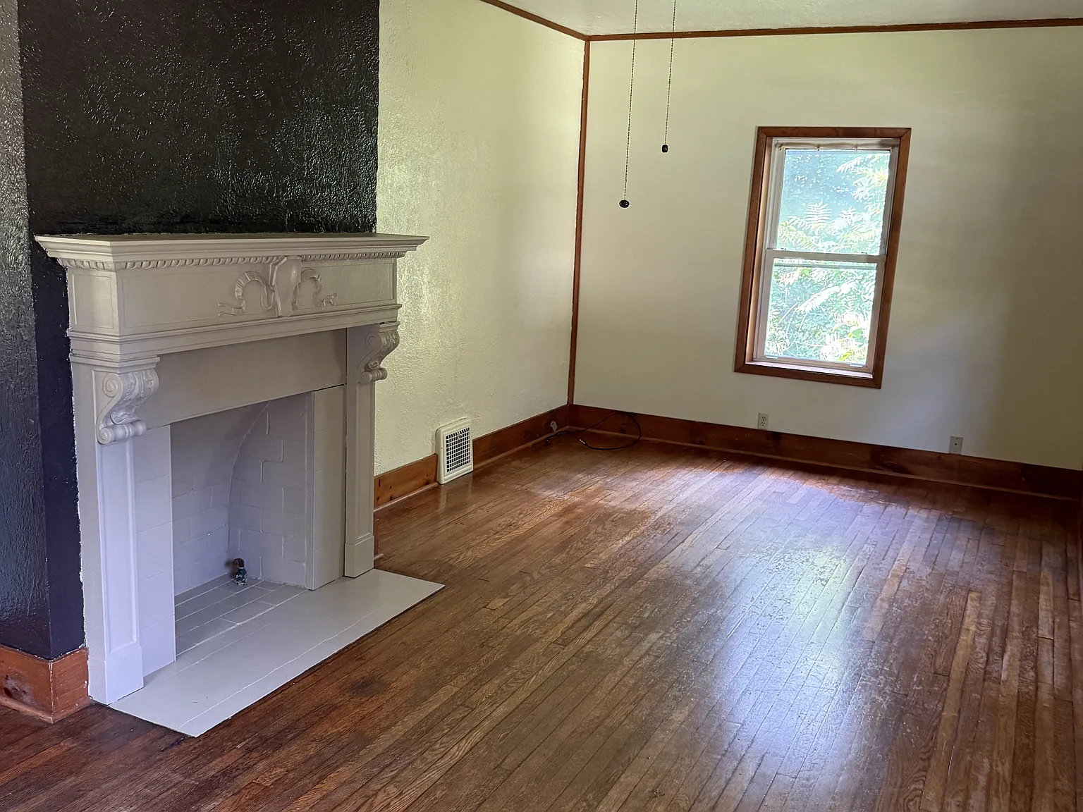 819 Saint Clair Avenue - 1 — Photo 4