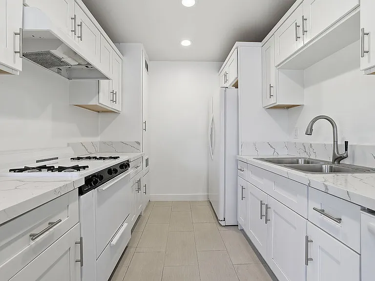 14153 Moorpark St — Photo 4