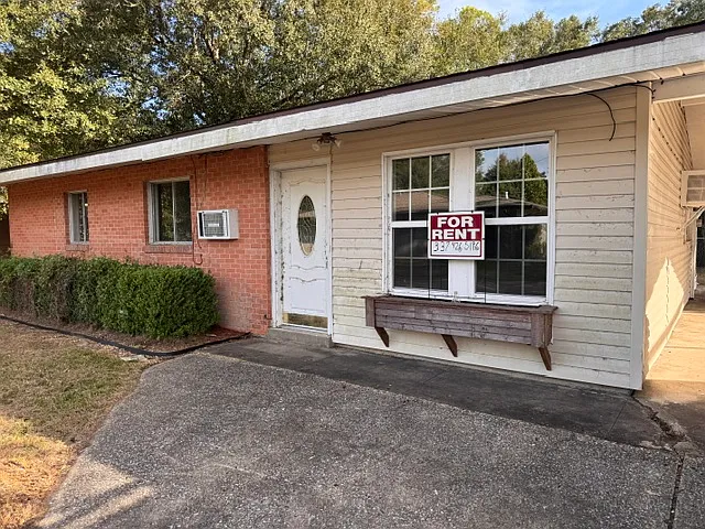 4 bed, 1340 sqft, $1,600 — Photo 3