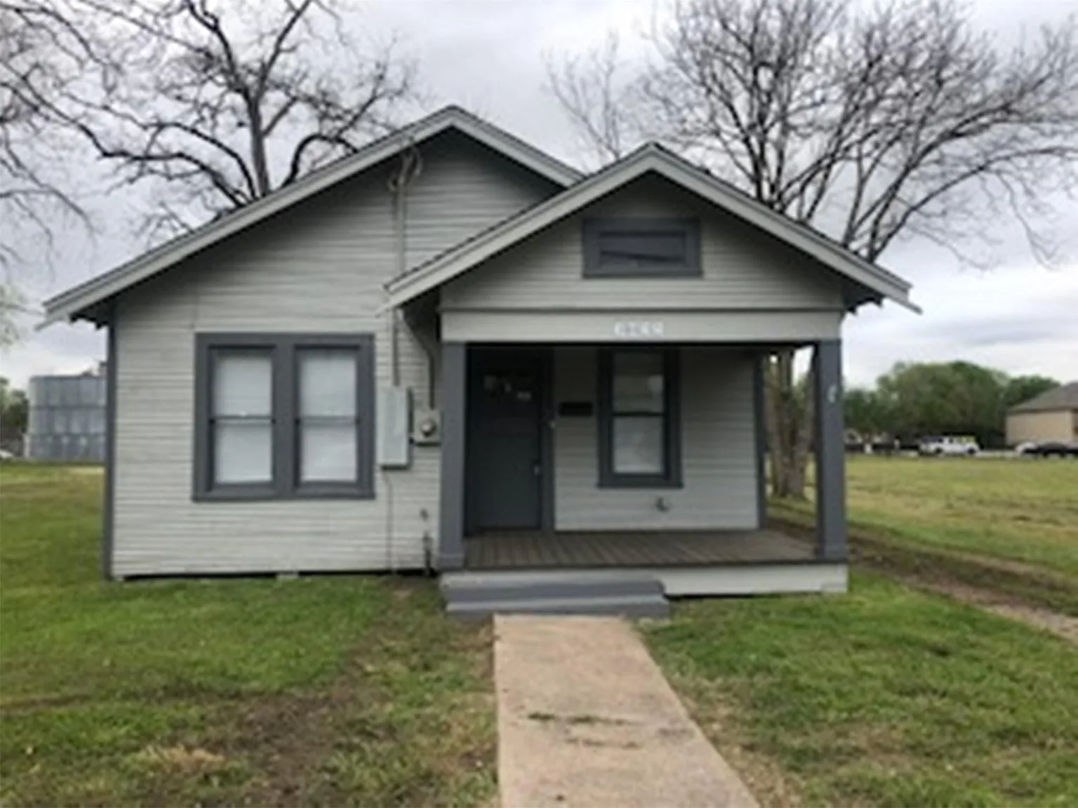 3 bed, 1.0 bath, 1096 sqft, $1,895 — Photo 2