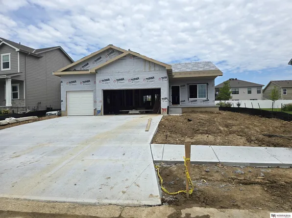 17612 Scott St, Bennington, NE 68007