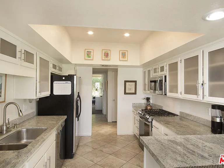 501 Desert Lakes Cir — Photo 17