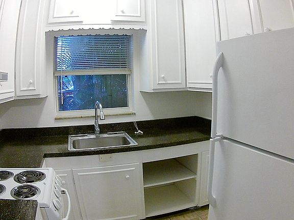 4th image of 772 N Westmoreland Dr