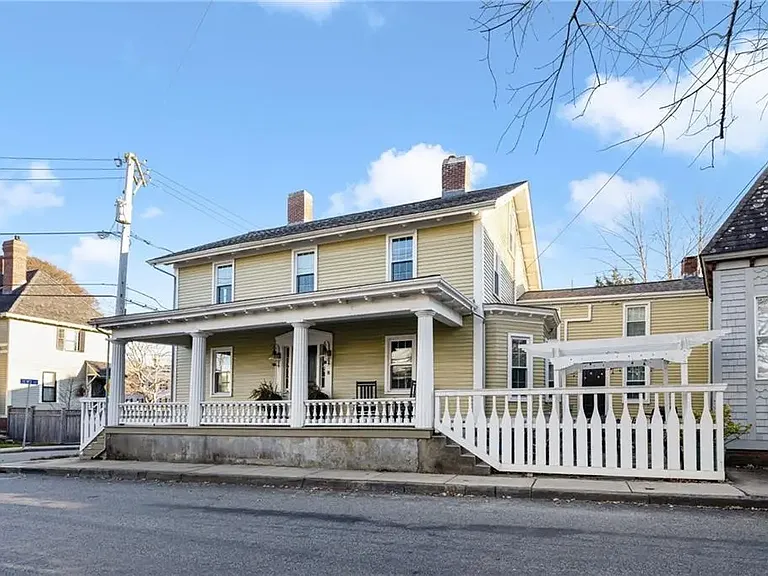 17 Old Beach Rd — Photo 1