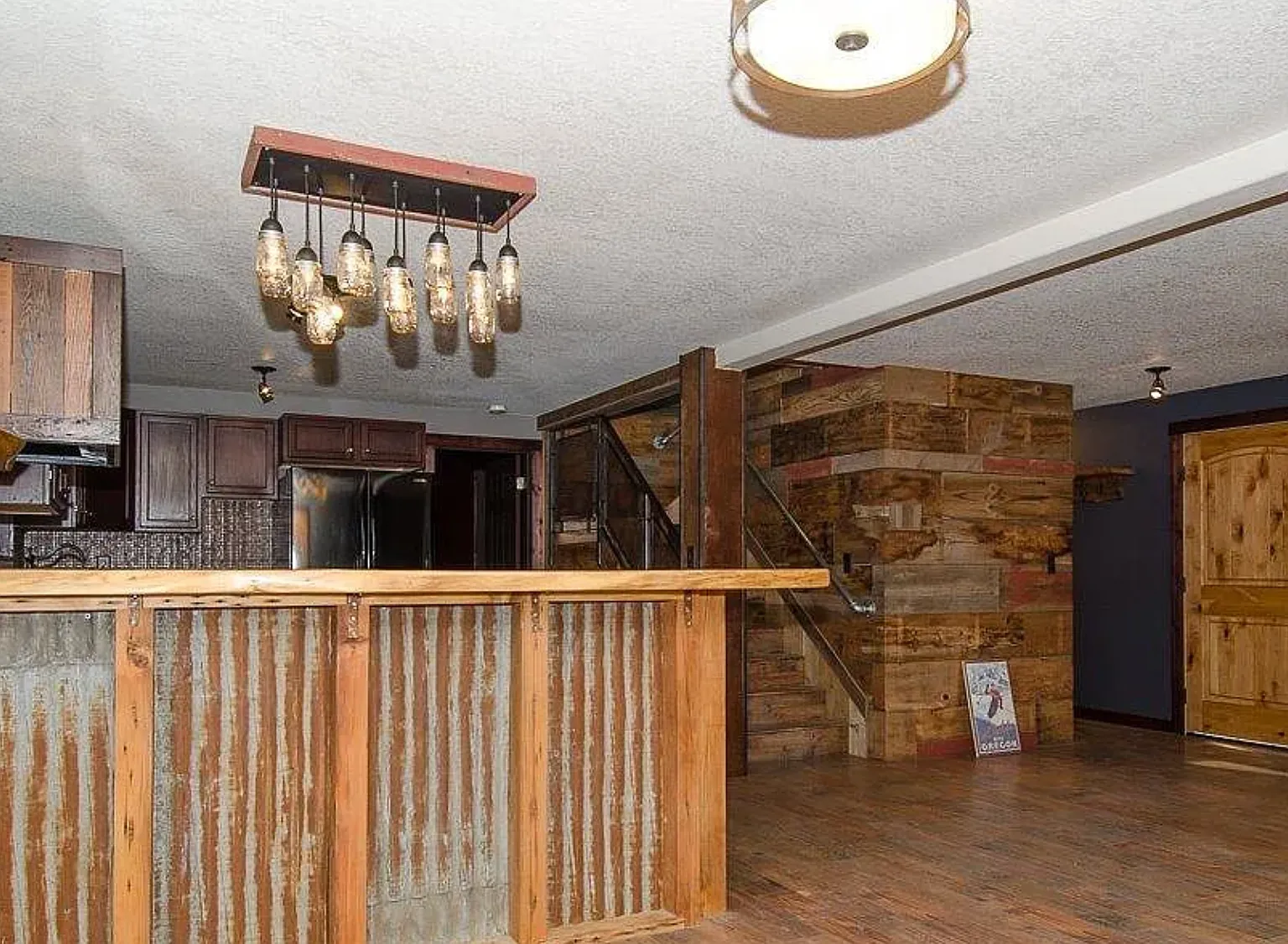 4 bed, 2.5 bath, 2000 sqft, $4,200 — Photo 3