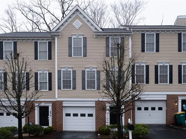 235 Persimmon Ln N, Canonsburg, PA 15317