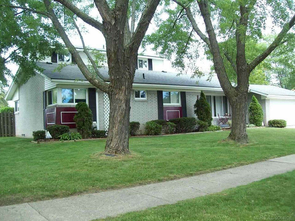 1st image of 21621 Violet St