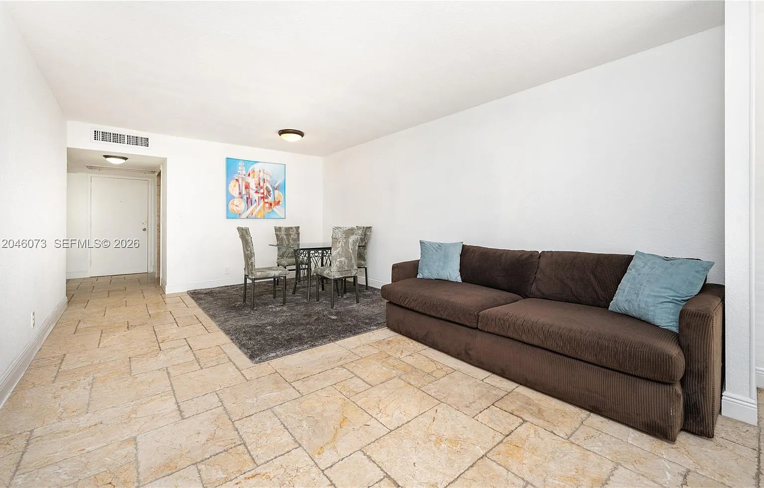 Desoto Park Condo — Photo 1