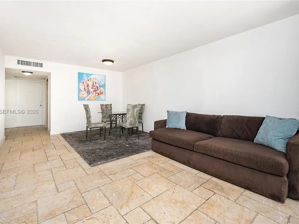 701 Three Islands Blvd #206