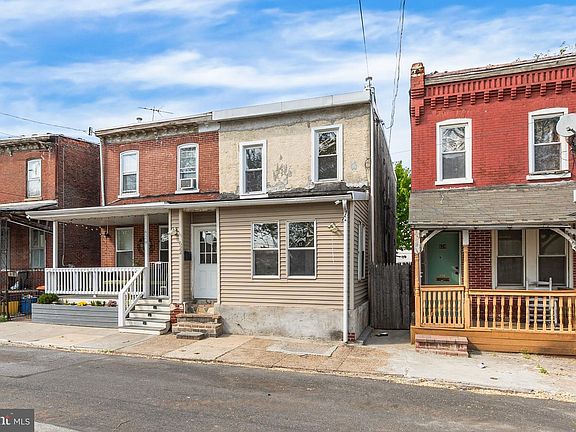 3rd image of 622 Green St