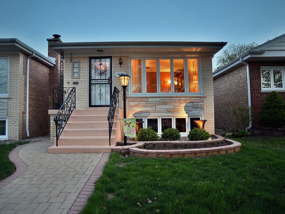 1st image of 7435 W Palatine Ave