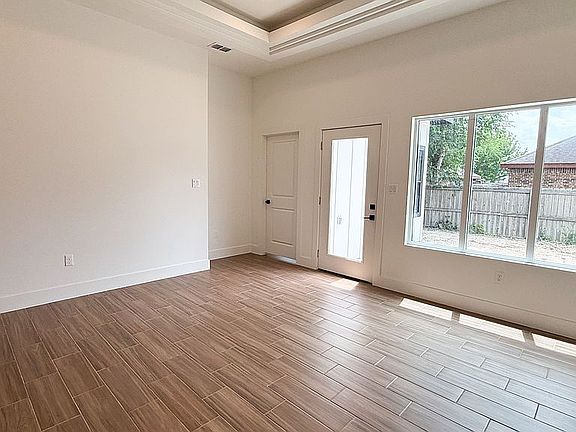 2nd image of 723 W 25th St