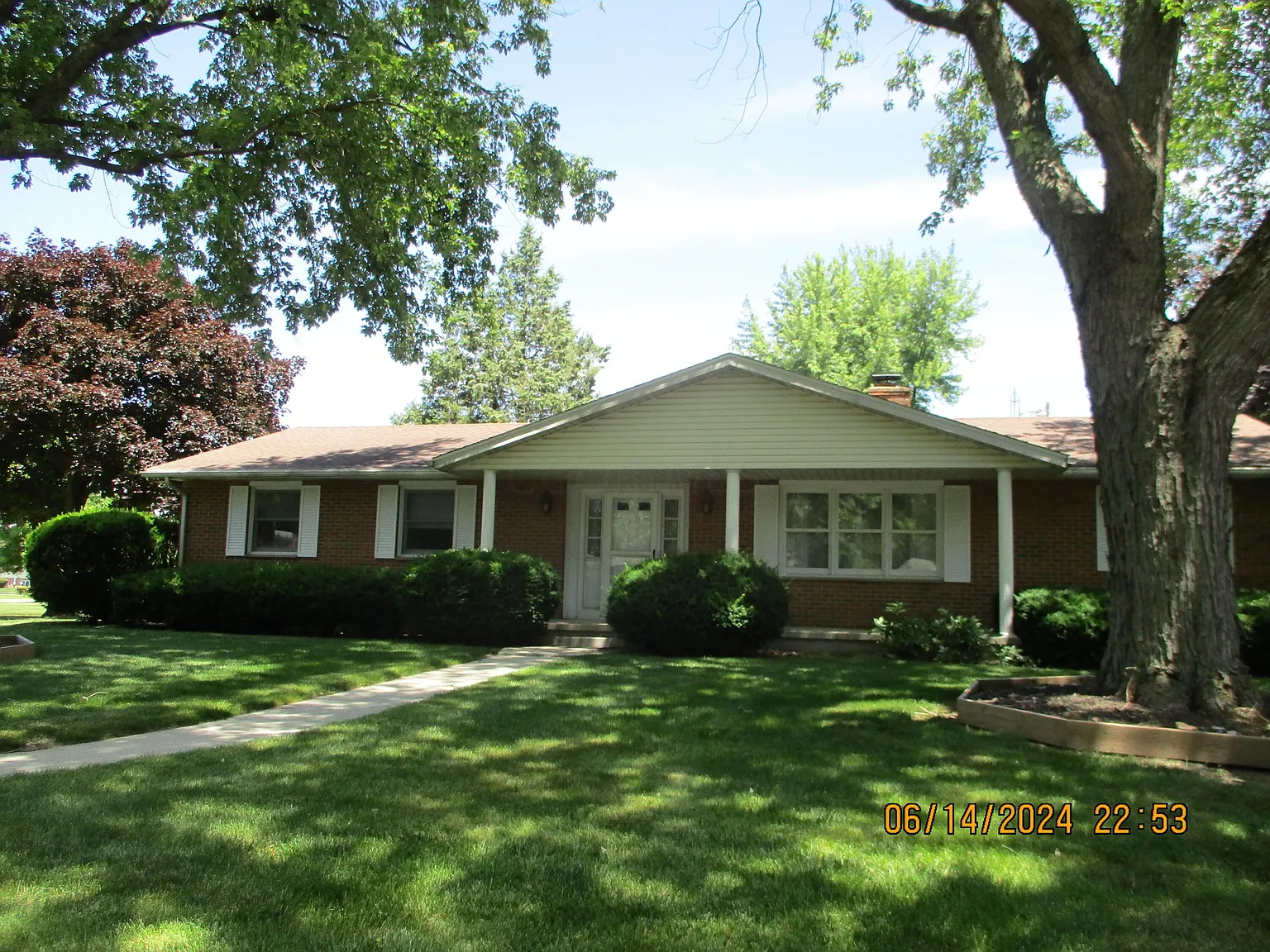 588 Edgefield Dr photo 1