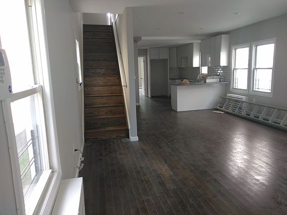 2nd image of 11836 219th St