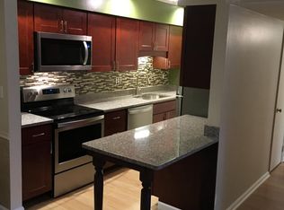 1060 Chatham Park Dr APT B, Pittsburgh, PA 15216