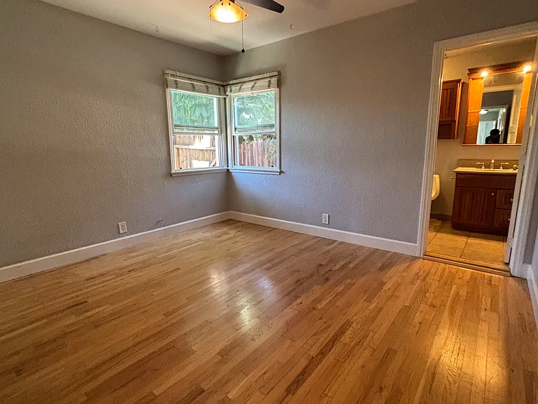 419 N Citrus St — Photo 15