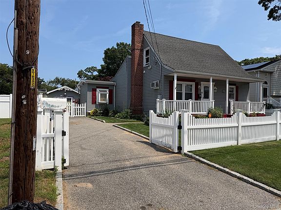 2nd image of 300 Beachview Street