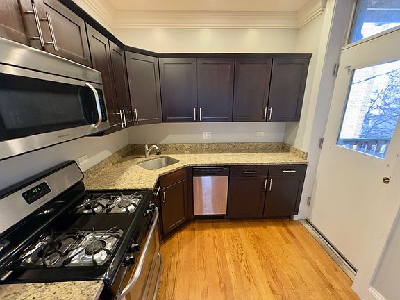 3rd image of 2510 W Montrose Ave #2