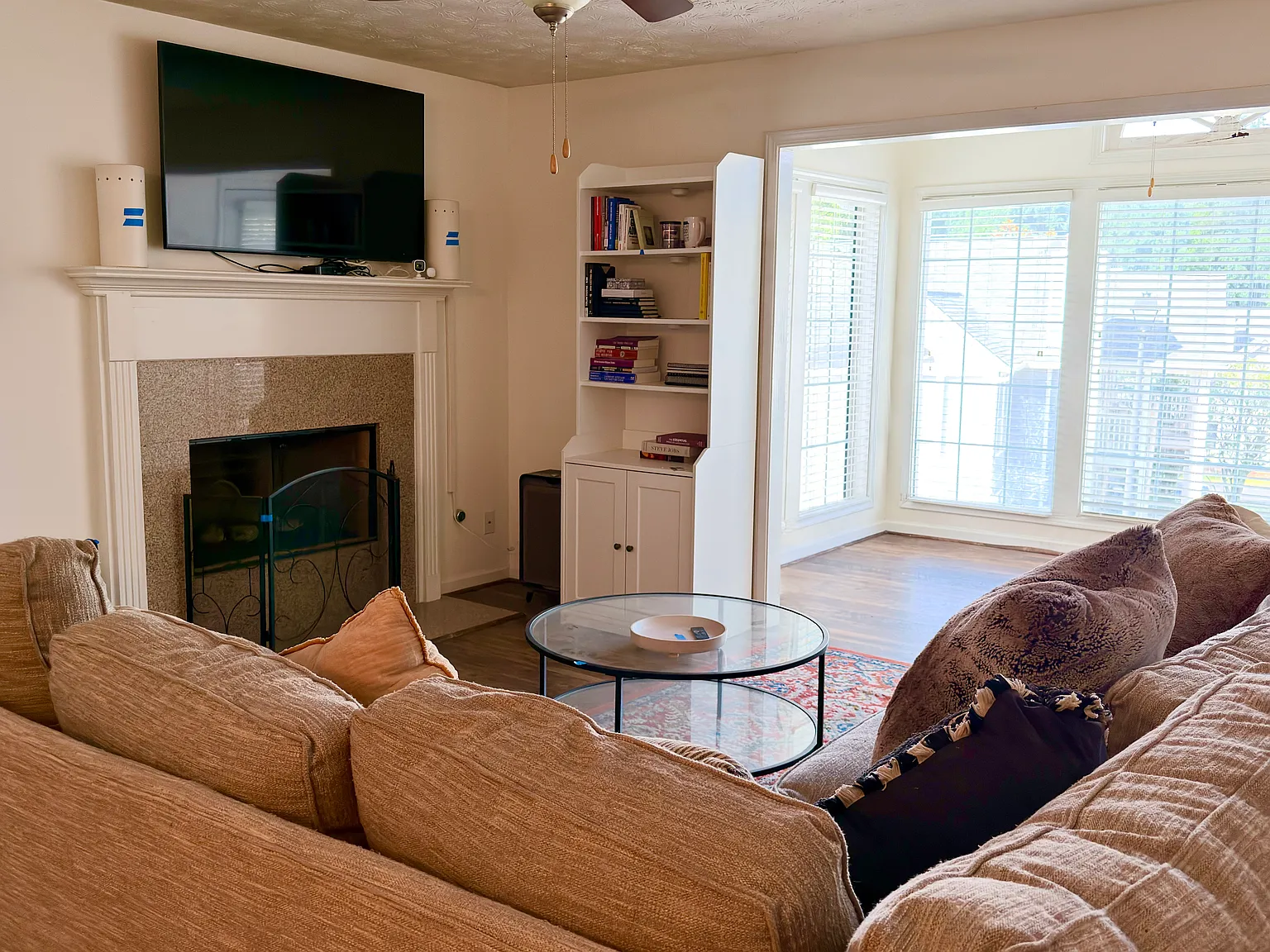 2 bed, 1035 sqft, $1,600 — Photo 3