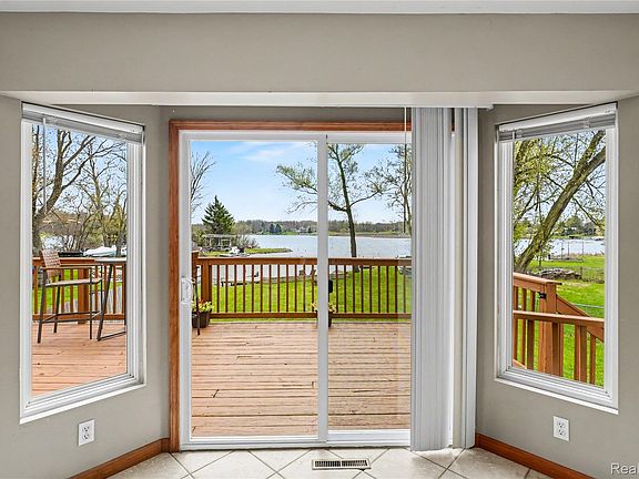 5th image of 6522 Bennett Lake Rd