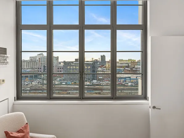 27-28 Thomson Avenue image 5 of 9