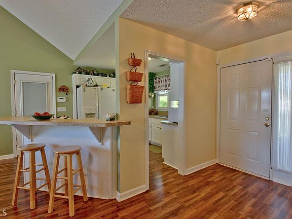 5th image of 38 Pecan Lake Dr