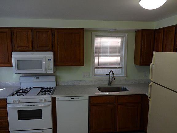 2nd image of 93 Dracut St #93