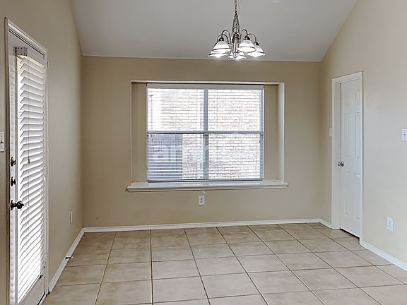 5th image of 528 Paddle Dr