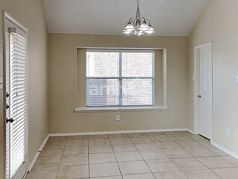 528 Paddle Dr — Photo 5
